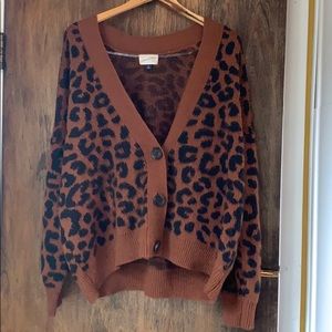 Women’s leopard print long sleeve V-neck cardigan!